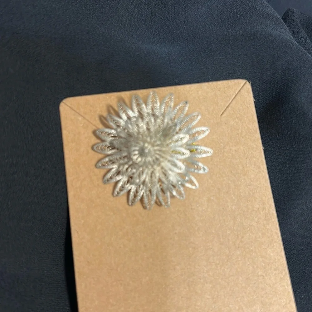 Elegant silver Filigree Brooch